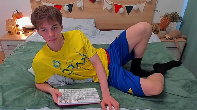 Snapshot of Fandi_777 chatting on 11.19.25 Fandi 777 online show from 11.19.25