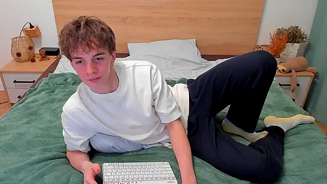 Snapshot of Fandi_777 chatting on 11.25.25 Fandi 777 online show from 11.25.25