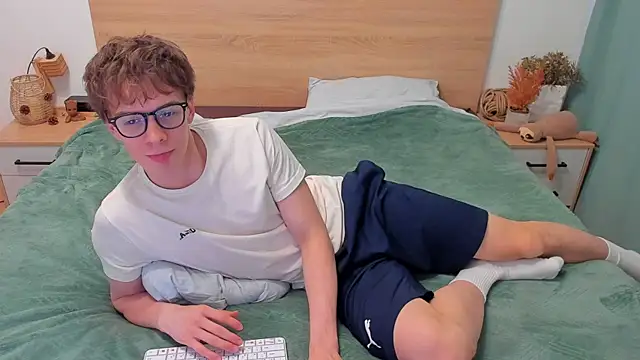 Snapshot of Fandi_777 chatting on 11.26.25 Fandi 777 online show from 11.26.25