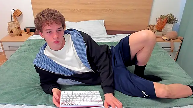 Snapshot of Fandi_777 chatting on 11.28.25 Fandi 777 online show from 11.28.25