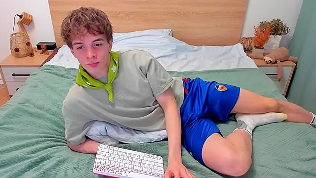 Snapshot of Fandi_777 chatting on 11.30.25 Fandi 777 online show from 11.30.25