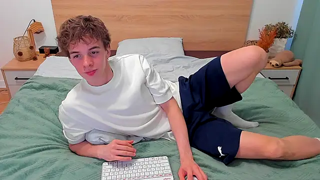 Snapshot of Fandi_777 chatting on 12.02.25 Fandi 777 online show from 12.02.25