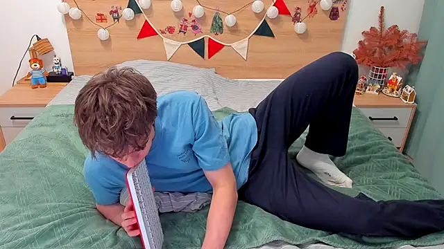 Snapshot of Fandi_777 chatting on 12.15.25 Fandi 777 online show from 12.15.25