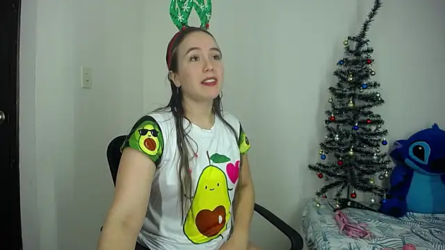 Snapshot of LauraSofia_Cam chatting on 12.20.25 LauraSofia Cam online show from 12.20.25