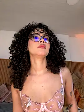 Lianh Benett online show from 10.23.25