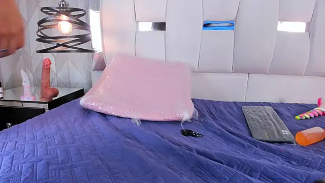 RileyThompson1 online show from 03.15.25