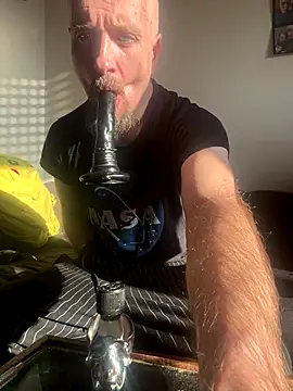 Snapshot of branleurbidu90 chatting on 12.15.25 branleurbidu90 online show from 12.15.25