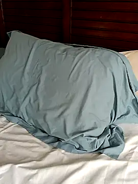 Snapshot of momentum2023 chatting on 09.16.25 momentum2023 online show from 09.16.25