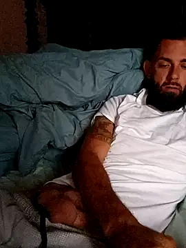 Snapshot of momentum2023 chatting on 09.21.25 momentum2023 online show from 09.21.25