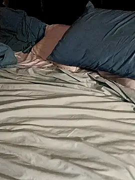 Snapshot of momentum2023 chatting on 09.26.25 momentum2023 online show from 09.26.25