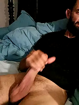 Snapshot of momentum2023 chatting on 10.16.25 momentum2023 online show from 10.16.25