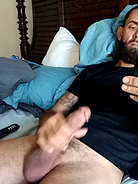 Snapshot of momentum2023 chatting on 10.29.25 momentum2023 online show from 10.29.25