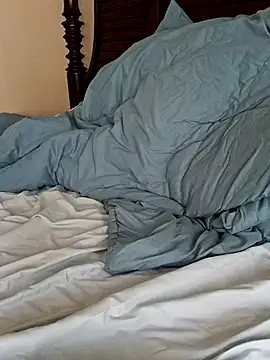 Snapshot of momentum2023 chatting on 11.11.25 momentum2023 online show from 11.11.25