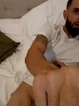 Snapshot of momentum2023 chatting on 11.18.25 momentum2023 online show from 11.18.25