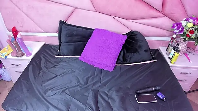 Snapshot of LilithCooperr_ chatting on 12.26.24 LilithCooperr online show from 12.26.24