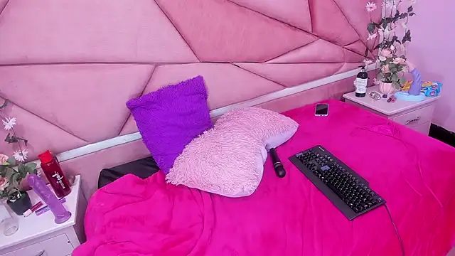 Snapshot of LilithCooperr_ chatting on 01.06.25 LilithCooperr online show from 01.06.25