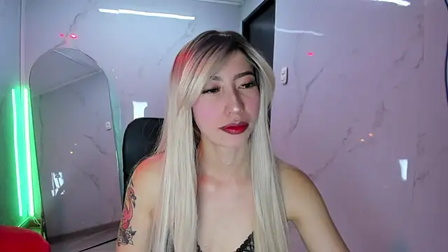 Snapshot of LilithCooperr_ chatting on 09.12.25 LilithCooperr online show from 09.12.25