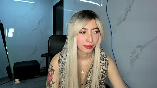 Snapshot of LilithCooperr_ chatting on 10.10.25 LilithCooperr online show from 10.10.25