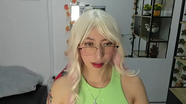 Snapshot of LilithCooperr_ chatting on 11.22.25 LilithCooperr online show from 11.22.25