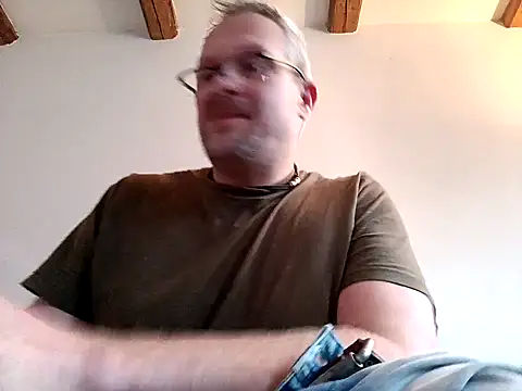 Snapshot of Heidemensch chatting on 12.19.24 Heidemensch online show from 12.19.24