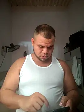 Snapshot of Evert_hairyboy chatting on 11.10.25 Evert hairyboy online show from 11.10.25