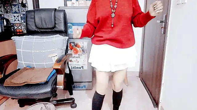 Snapshot of Miu-Le chatting on 12.18.25 Miu-Le online show from 12.18.25