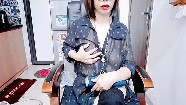 Snapshot of Miu-Le chatting on 01.13.26 Miu-Le online show from 01.13.26