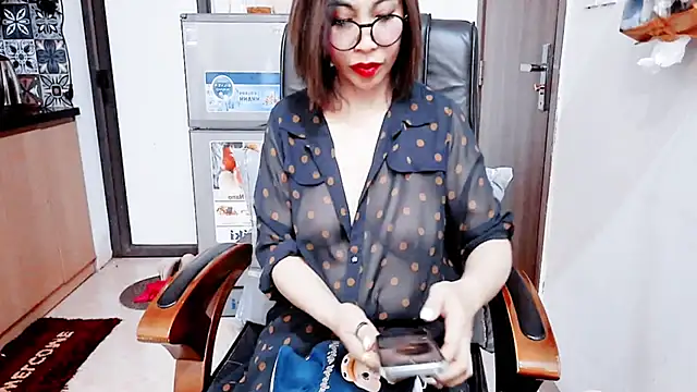 Snapshot of Miu-Le chatting on 01.14.26 Miu-Le online show from 01.14.26