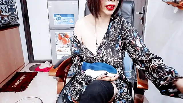 Snapshot of Miu-Le chatting on 02.04.26 Miu-Le online show from 02.04.26