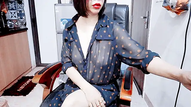 Snapshot of Miu-Le chatting on 02.20.26 Miu-Le online show from 02.20.26