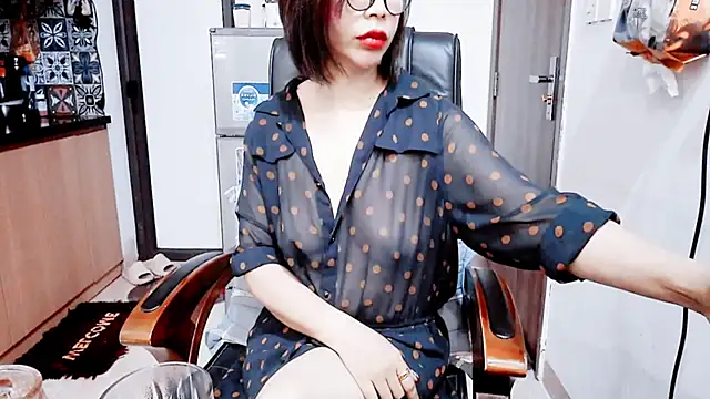 Snapshot of Miu-Le chatting on 02.23.26 Miu-Le online show from 02.23.26