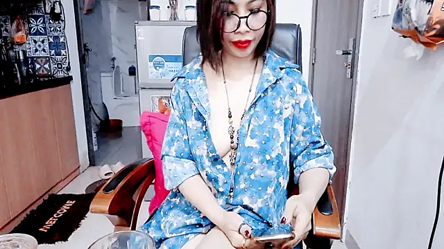 Snapshot of Miu-Le chatting on 03.01.26 Miu-Le online show from 03.01.26