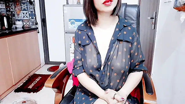 Snapshot of Miu-Le chatting on 03.20.26 Miu-Le online show from 03.20.26