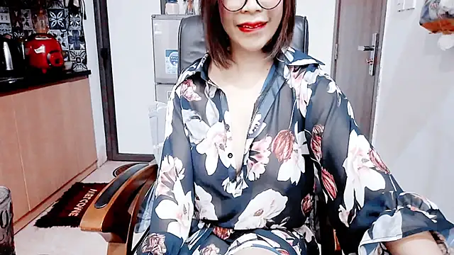 Snapshot of Miu-Le chatting on 03.20.26 Miu-Le online show from 03.20.26