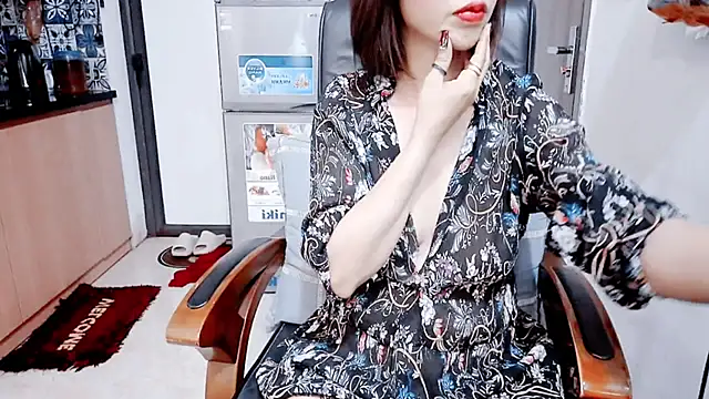 Snapshot of Miu-Le chatting on 03.22.26 Miu-Le online show from 03.22.26