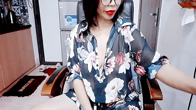 Snapshot of Miu-Le chatting on 03.23.26 Miu-Le online show from 03.23.26