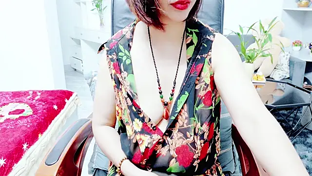 Snapshot of Miu-Le chatting on 06.18.26 Miu-Le online show from 06.18.26