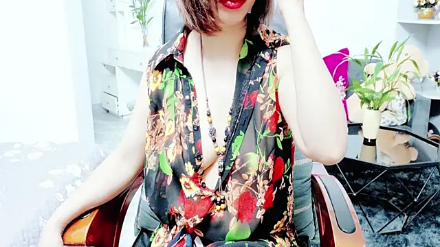 Snapshot of Miu-Le chatting on 06.23.26 Miu-Le online show from 06.23.26