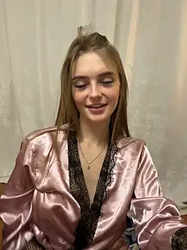 Snapshot of lovelly_molly chatting on 02.05.25 lovelly molly online show from 02.05.25