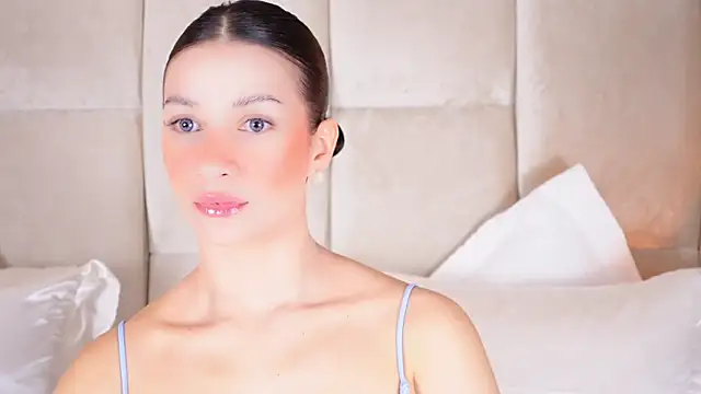 Snapshot of KiraKayleigh1 chatting on 03.20.25 KiraKayleigh1 online show from 03.20.25