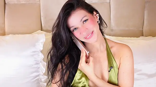 Snapshot of KiraKayleigh1 chatting on 11.04.25 KiraKayleigh1 online show from 11.04.25