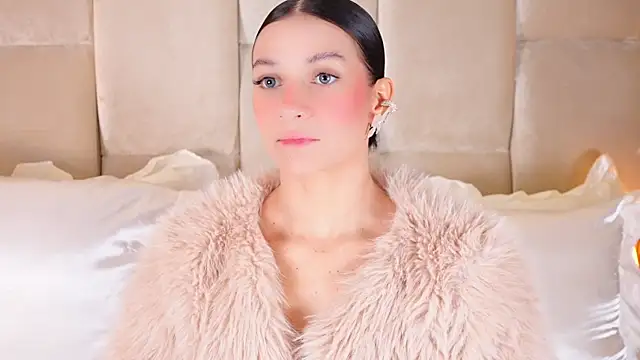 Snapshot of KiraKayleigh1 chatting on 11.10.25 KiraKayleigh1 online show from 11.10.25