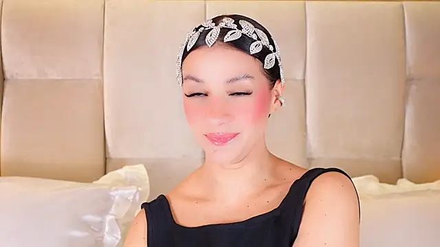 Snapshot of KiraKayleigh1 chatting on 11.17.25 KiraKayleigh1 online show from 11.17.25