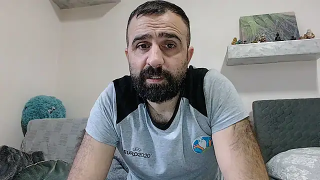 Snapshot of ivat80 chatting on 12.18.24 ivat80 online show from 12.18.24