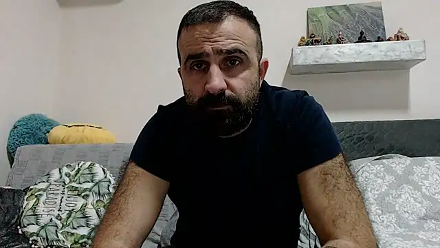 Snapshot of ivat80 chatting on 12.19.24 ivat80 online show from 12.19.24