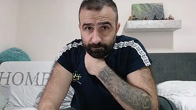 Snapshot of ivat80 chatting on 12.28.24 ivat80 online show from 12.28.24