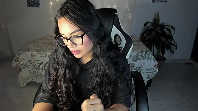 Riana Kean online show from 11.12.25