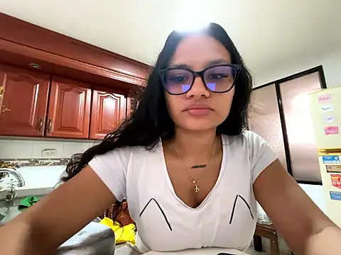 Riana Kean online show from 01.06.26