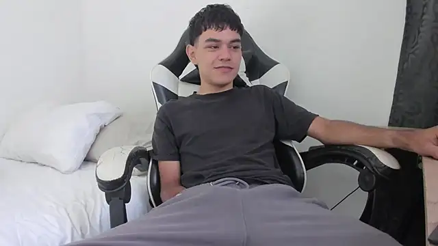 Snapshot of ronaldmq20 chatting on 04.02.26 ronaldmq20 online show from 04.02.26