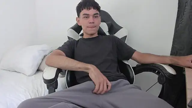 Snapshot of ronaldmq20 chatting on 04.06.26 ronaldmq20 online show from 04.06.26